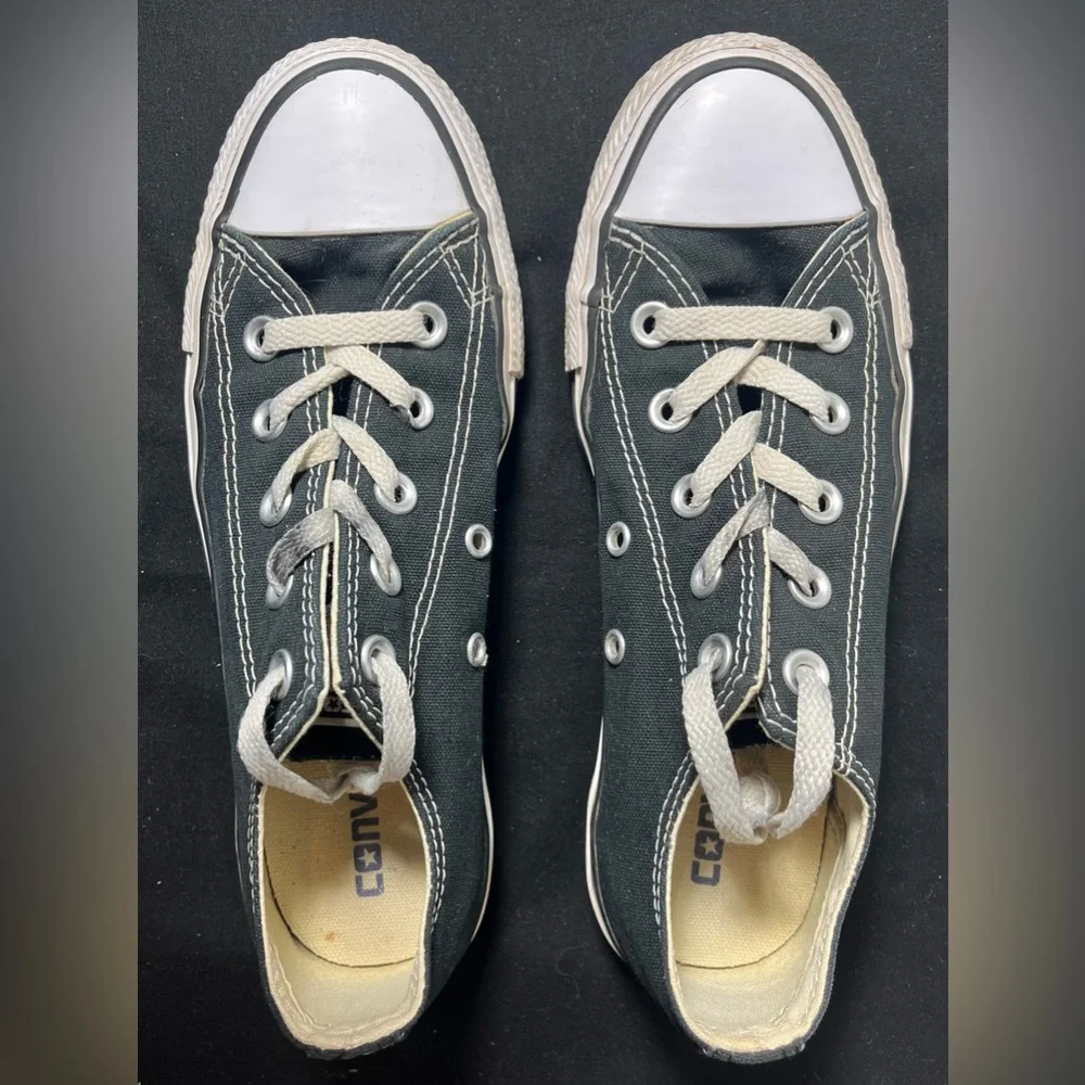 Converse Low Tops Shoes - Black & White - Women’s Size 6 & Men’s Size 4 - Picture 2 of 12